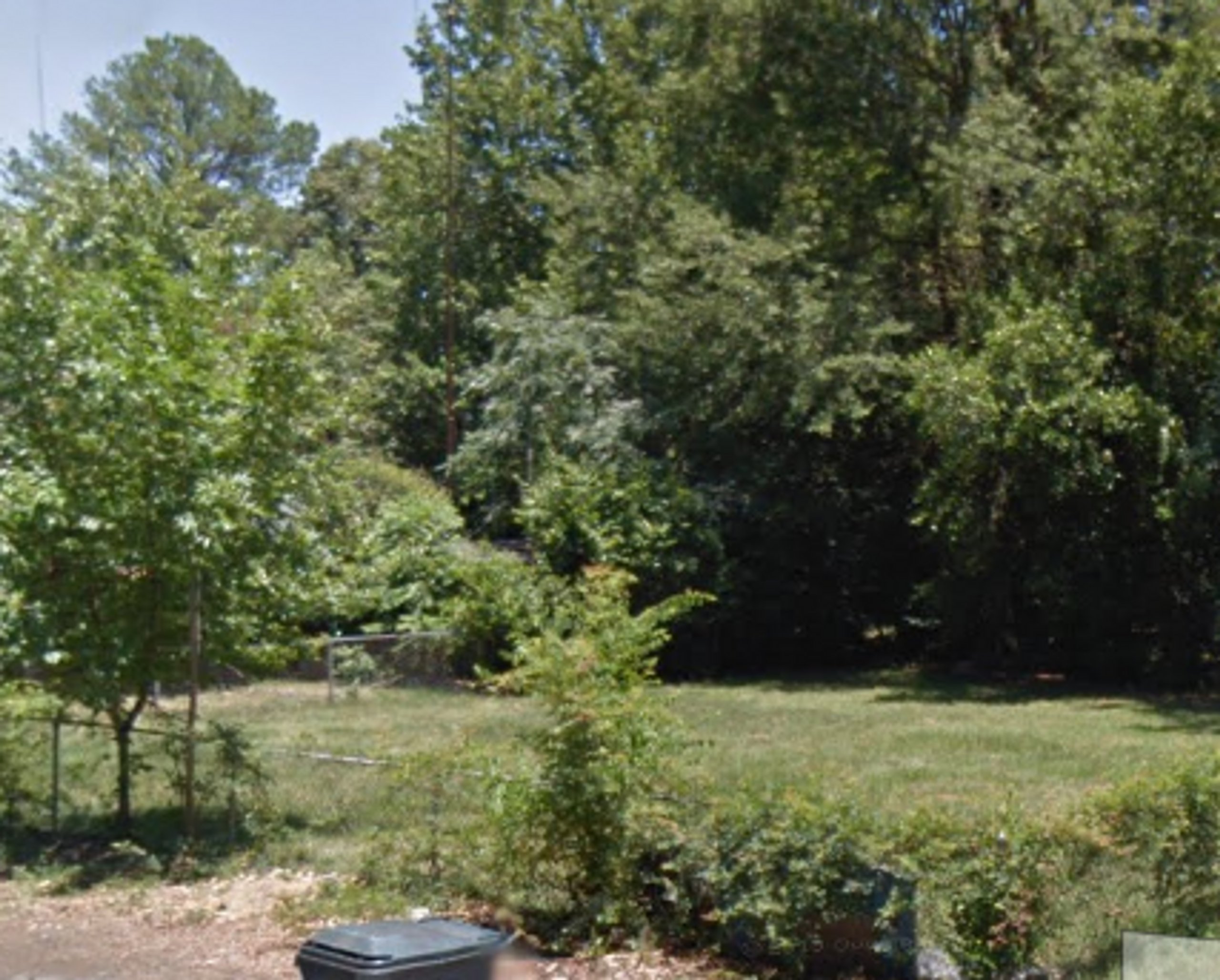 Parking, Garages And Car Spaces For Rent 35 x 10 Unpaved Lot 311856